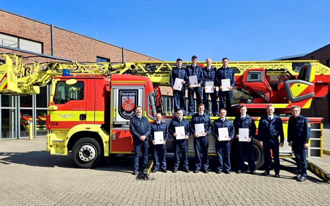 FW Ratingen: Ein neuer Meilenstein für unser Team: Die Beförderung unserer Brandmeisteranwärter - Foto: presseportal.de