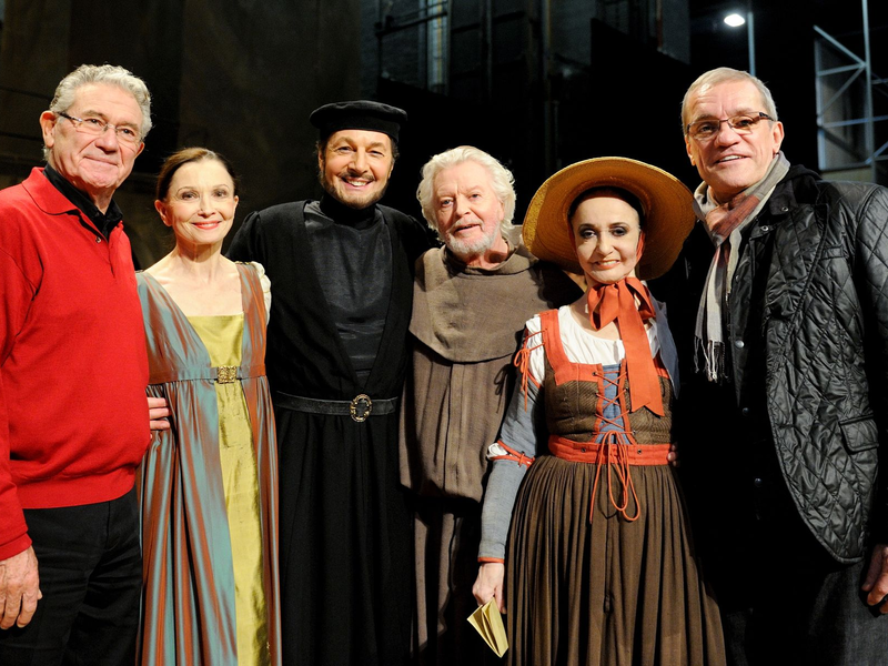 Ray Barra (erster von links) ist nach Angaben des spanischen Staatsballetts an seinem Wohnort im südspanischen Marbella gestorben.  - Foto: picture alliance / dpa