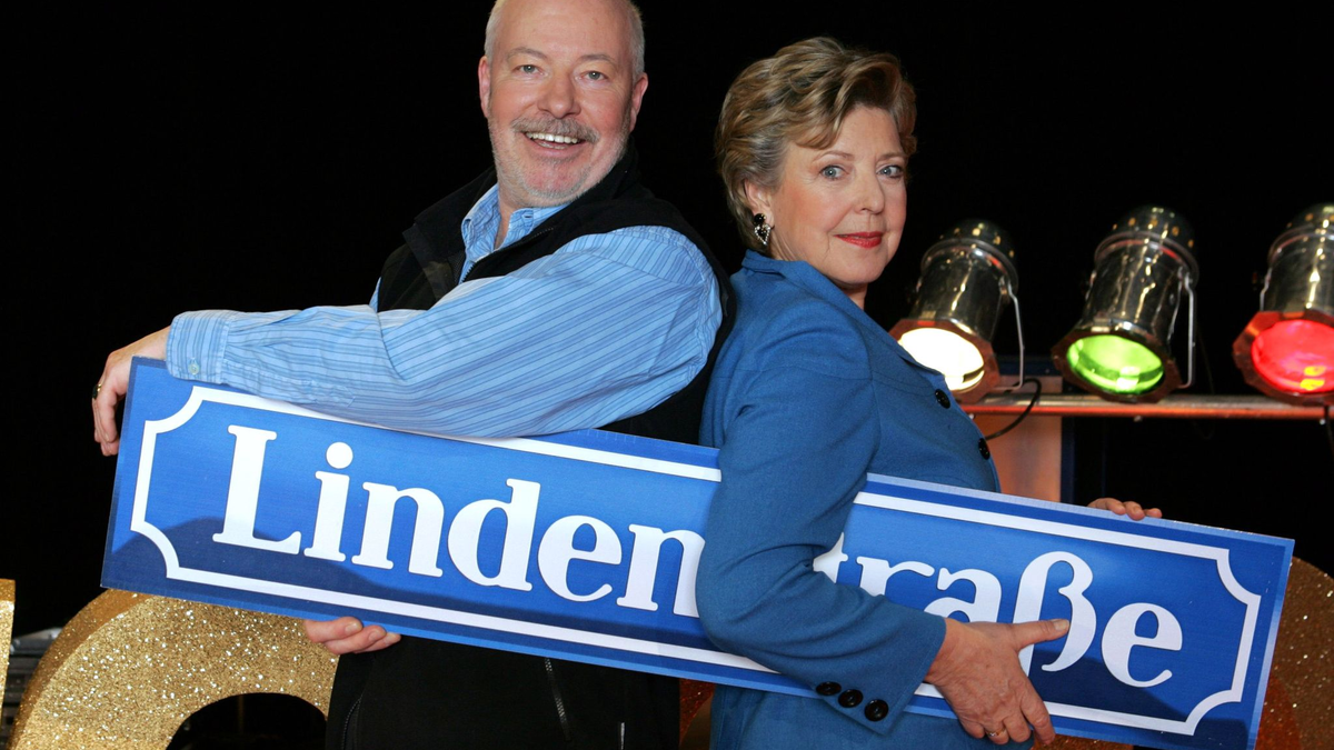 Blick auf das Straßenschild «Lindenstraße». - Foto: picture alliance / dpa