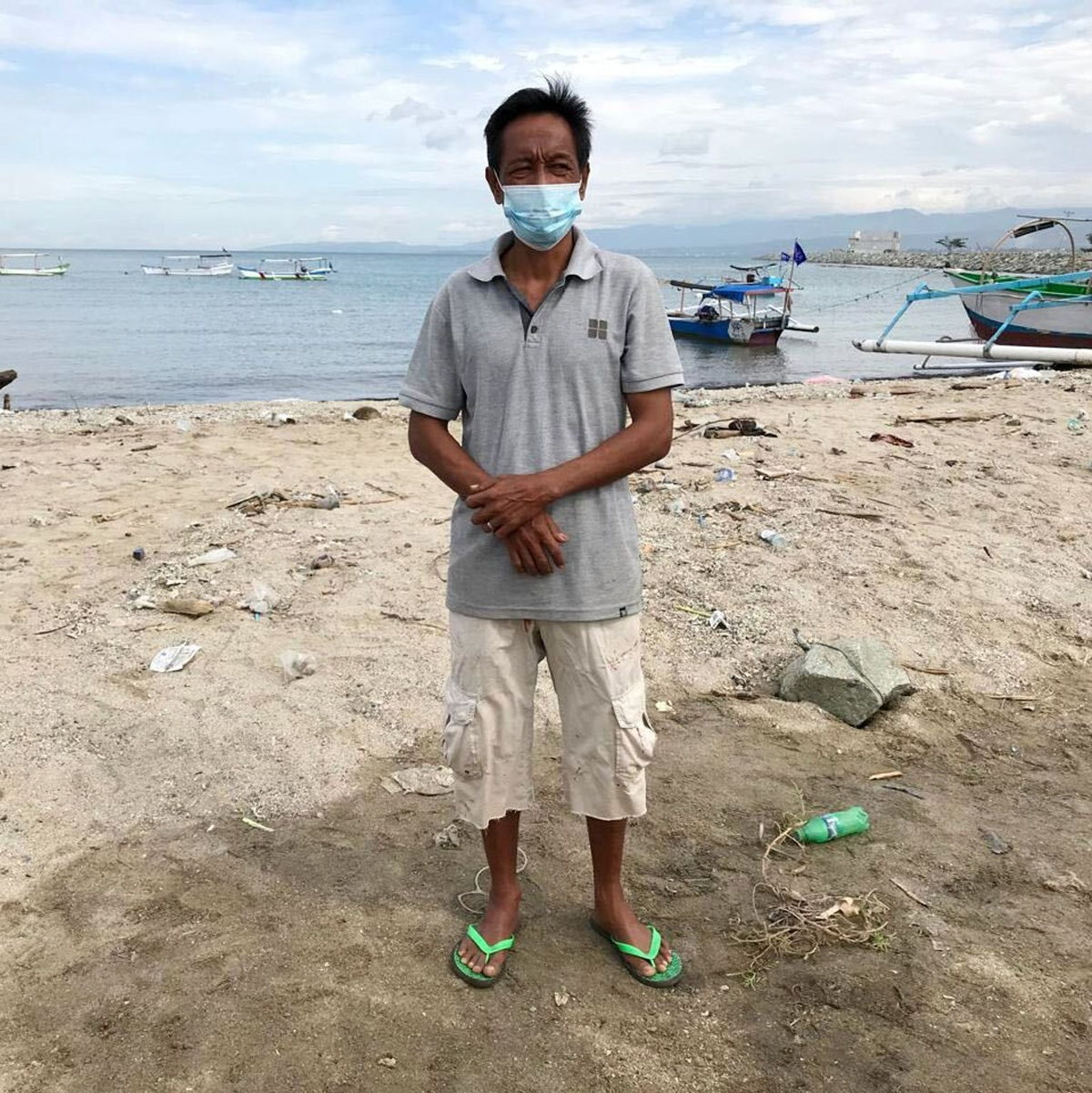 Der Fischer Jamal hat vor vier Jahren einen Krokodilangriff nur knapp überlebt. - Foto: Muhammad Taufan/dpa