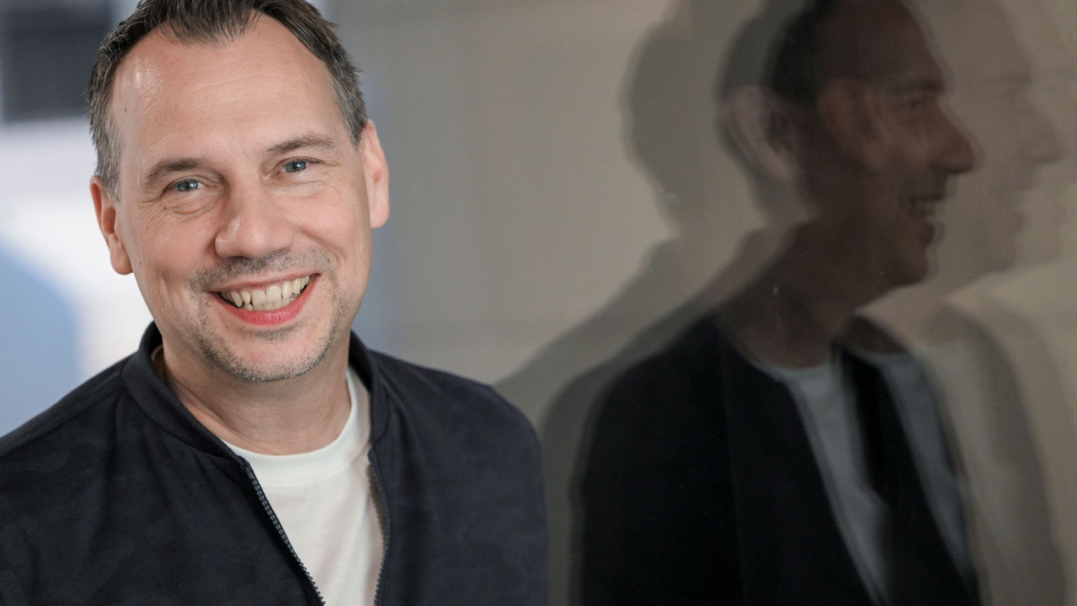  Sebastian Fitzek hat sich immer wieder dasselbe Buch aus der Schulbibliothek ausgeliehen. (Archivbild) - Foto: Jens Kalaene/dpa