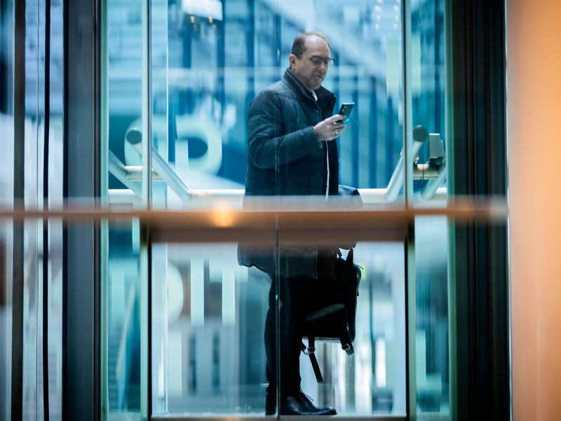 CDU-Generalsekretär Carsten Linnemann ist auch dabei. - Foto: Christoph Soeder/dpa