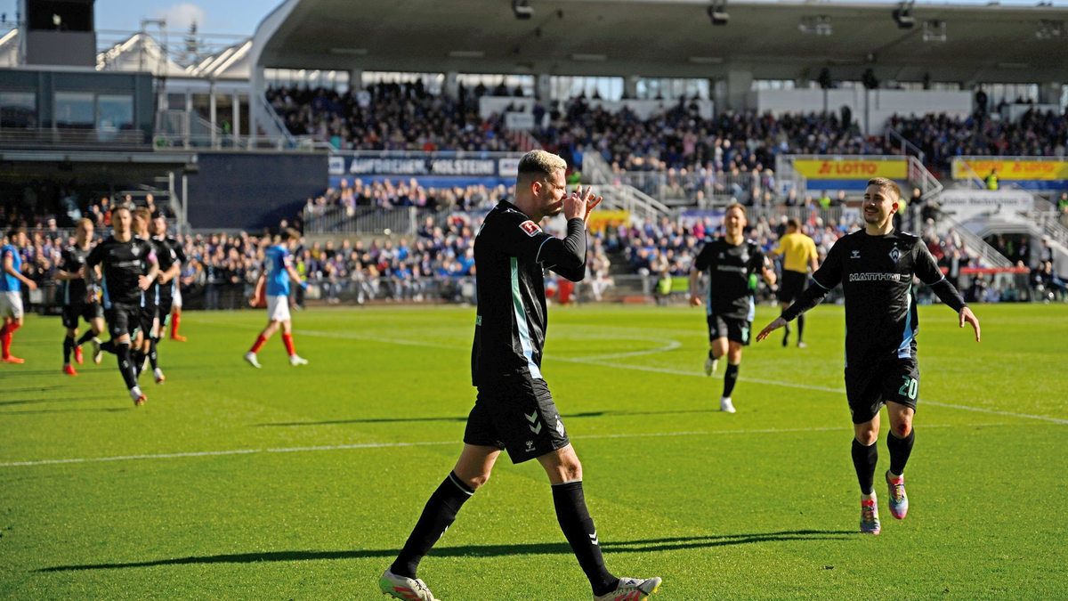 Werder-Trainer Ole Werner kehrt zu seiner alten Wirkungsstätte in Kiel zurück.  - Foto: Gregor Fischer/dpa