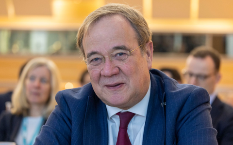 Laschet akzeptiert Bußgeld wegen zu schnellem Fahren. (Archivbild) - Foto: Thomas Banneyer/dpa