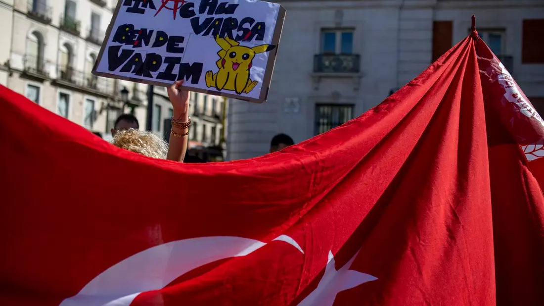 Pikachu als Symbol des Protests - Bild: Luis Soto/SOPA Images via ZUMA Press Wire/dpa