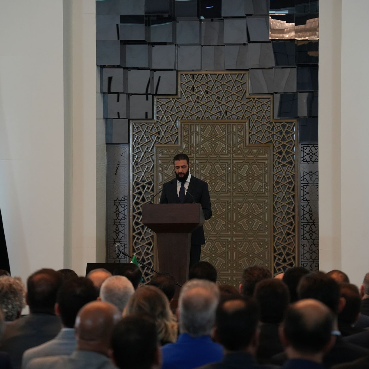 Erstmals gehört mit Hind Kabawat auch eine Frau der neuen Regierung in Syrien an.  - Foto: Moawia Atrash/dpa