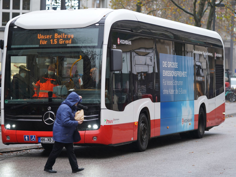 Hamburg ist die Stadt mit den meisten E-Bussen in der ÖPNV-Flotte. (Archivbild) - Foto: Marcus Brandt/dpa