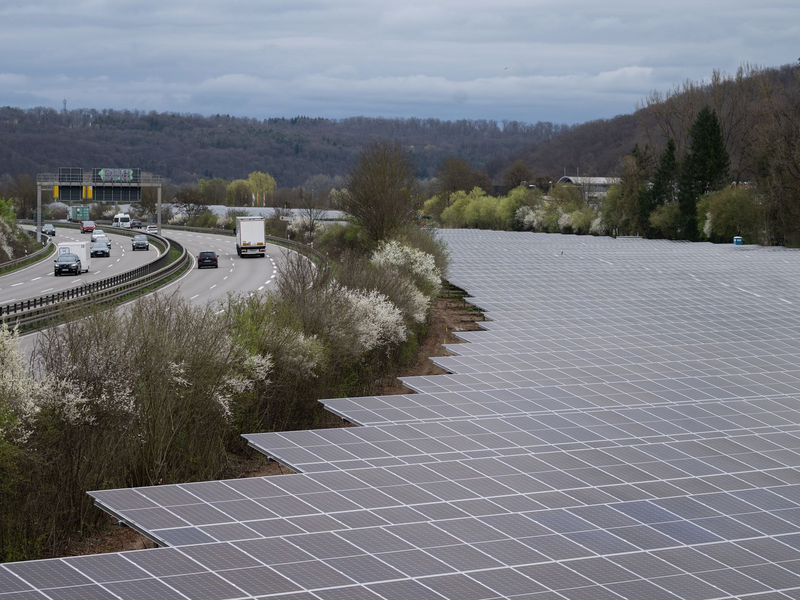 Stromnetz-Experten rechnen an Ostern und Pfingsten nicht mit großflächigen Stromausfällen durch zu viel Solarstrom. (Symbolbild) - Foto: Marijan Murat/dpa