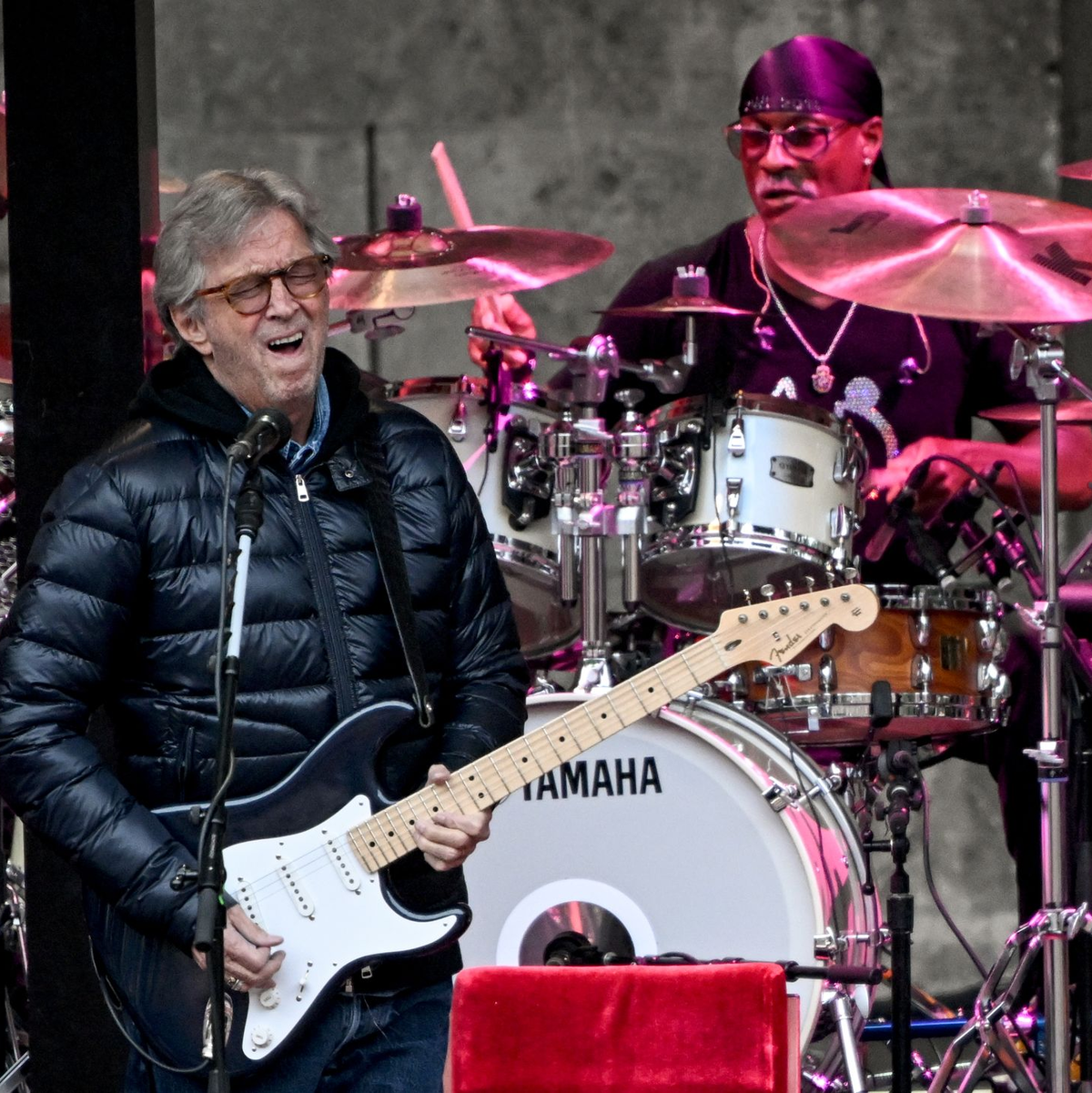 Konzerte sind sein Lebenselixier: Eric Clapton bei einem Konzert auf der Berliner Waldbühne. (Archivbild) - Foto: Britta Pedersen/dpa