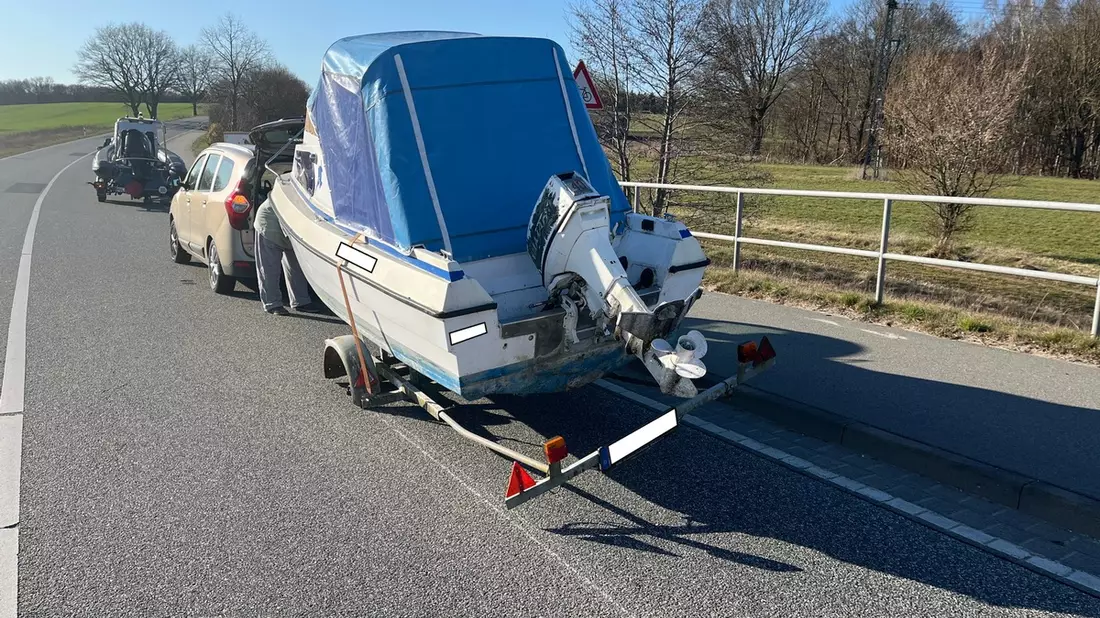 LWSPA M-V: Verkehrsunfall beim Bootstransport - Die Wasserschutzpolizei warnt zu Saisonbeginn - Bild: presseportal.de
