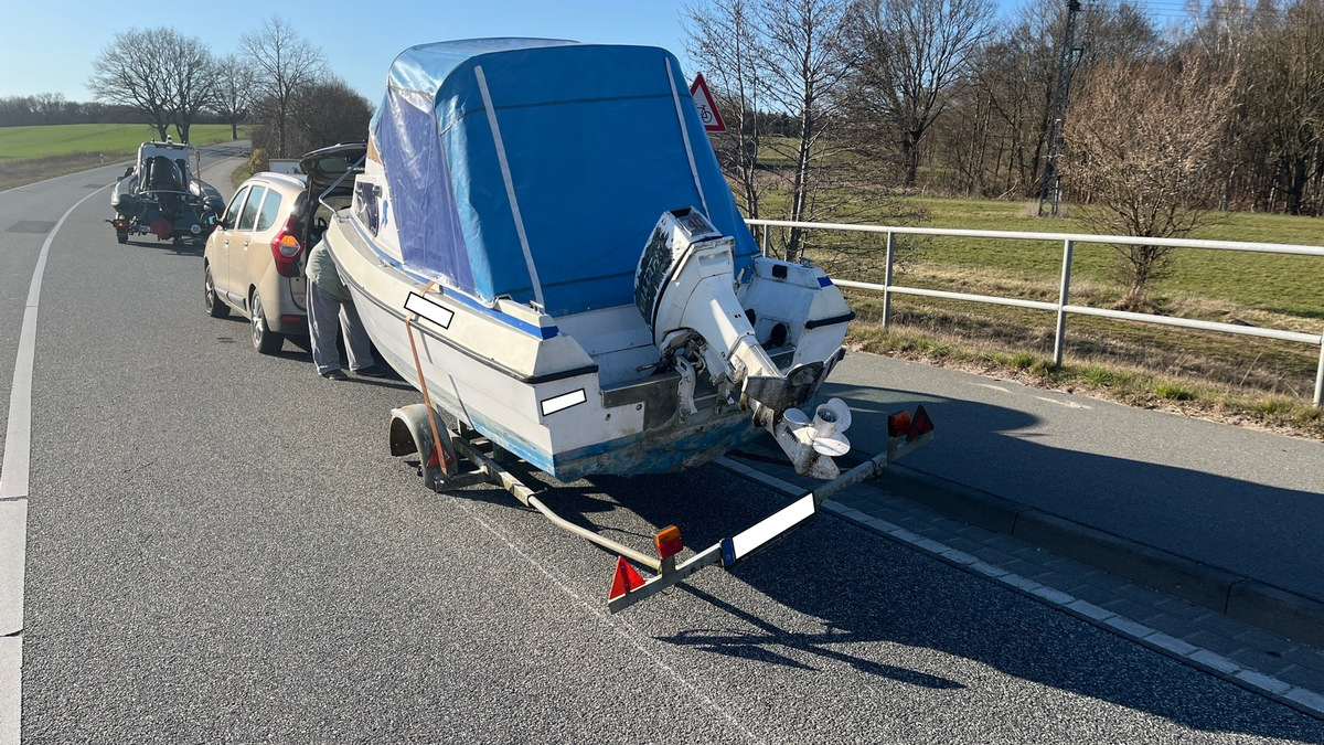 LWSPA M-V: Verkehrsunfall beim Bootstransport - Die Wasserschutzpolizei warnt zu Saisonbeginn - Foto: presseportal.de