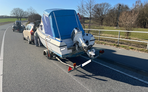 LWSPA M-V: Verkehrsunfall beim Bootstransport - Die Wasserschutzpolizei warnt zu Saisonbeginn - Foto: presseportal.de