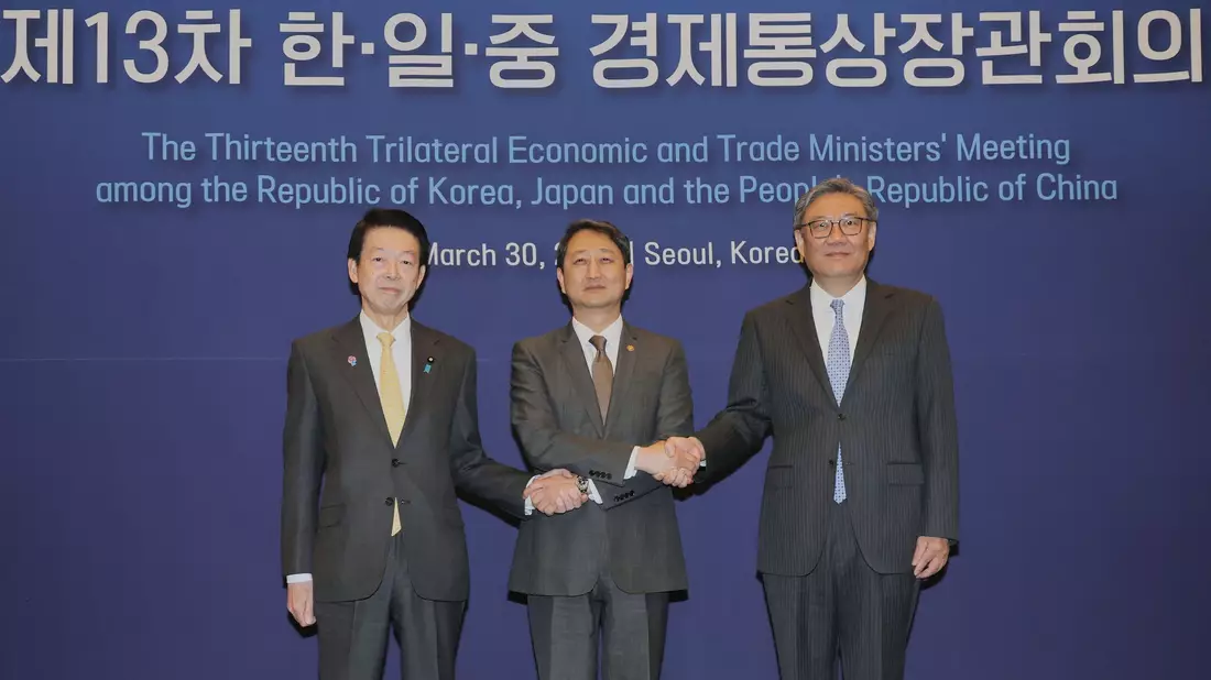 Die Handelsminister Südkoreas, Japans und Chinas haben über Freihandel gesprochen.  - Bild: Lee Jung-hoon/Yonhap via AP/dpa