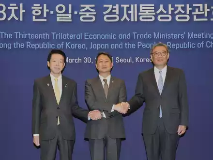 Die Handelsminister Südkoreas, Japans und Chinas haben über Freihandel gesprochen.  - Foto: Lee Jung-hoon/Yonhap via AP/dpa
