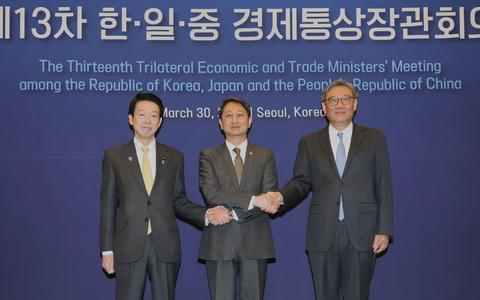 Die Handelsminister Südkoreas, Japans und Chinas haben über Freihandel gesprochen.  - Foto: Lee Jung-hoon/Yonhap via AP/dpa