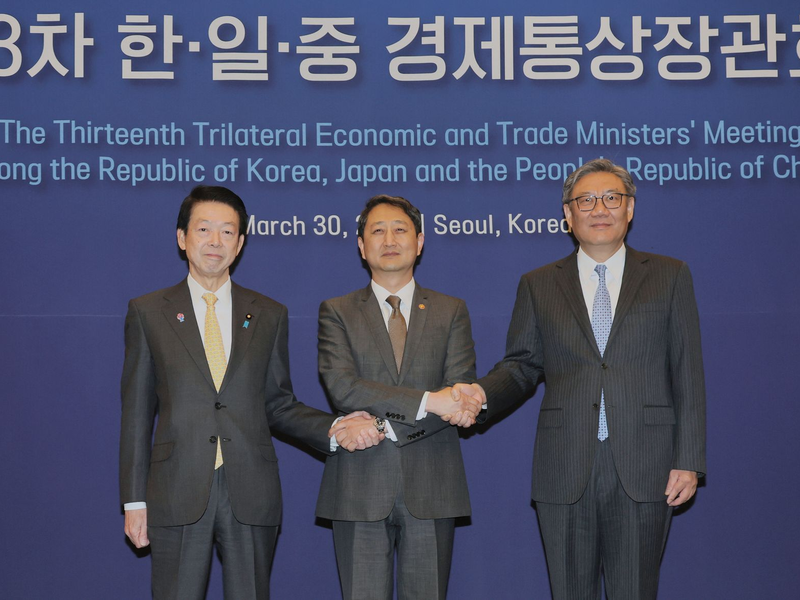 Die Handelsminister Südkoreas, Japans und Chinas haben über Freihandel gesprochen.  - Foto: Lee Jung-hoon/Yonhap via AP/dpa