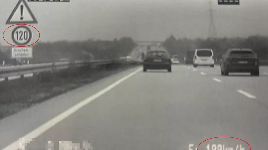 API-TH: Videowagen schnappt Raser mit knapp 200 km/h auf der A 9 bei Eisenberg - Bild: presseportal.de