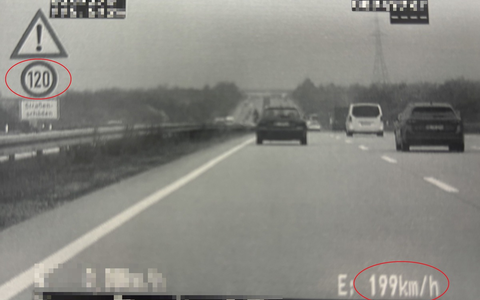 API-TH: Videowagen schnappt Raser mit knapp 200 km/h auf der A 9 bei Eisenberg - Foto: presseportal.de