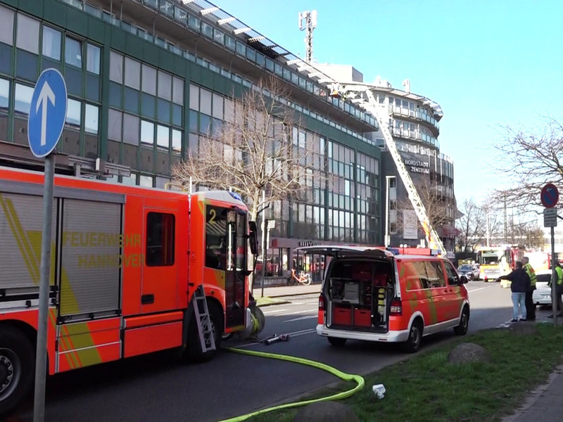 Bei einem Brand in einem Pflegeheim in Hannover wurden mehrere Menschen verletzt.  - Foto: ---/dpa
