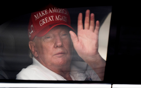 US-Präsident Donald Trump will sich nicht auf Sanktionen festlegen, setzte Kremlchef Wladimir Putin aber gleichzeitig ein Ultimatum. (Archivbild) - Foto: Manuel Balce Ceneta/AP/dpa