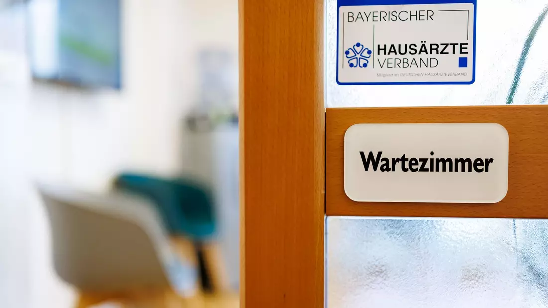 Union und SPD planen ein neues System für die Terminvergabe beim Arzt. (Archivbild) - Bild: Daniel Karmann/dpa
