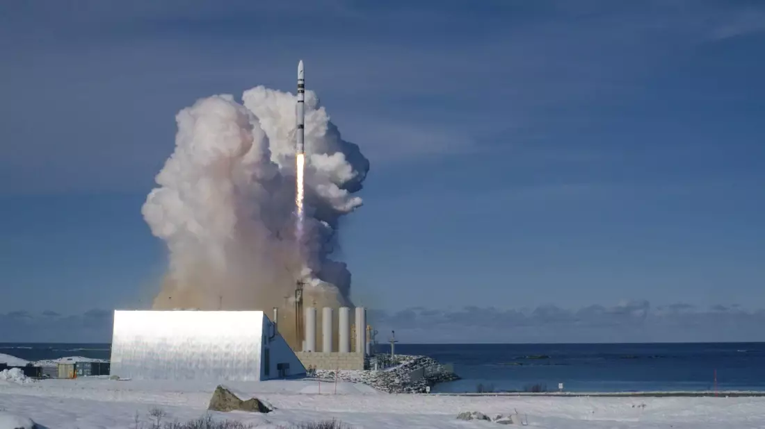 Nach wetterbedingter Verzögerung ist die deutsche Spectrum-Rakete in Norwegen gestartet. Der Flug dauerte etwa eine halbe Minute. - Bild: Uncredited/Isar Aerospace/AP/dpa