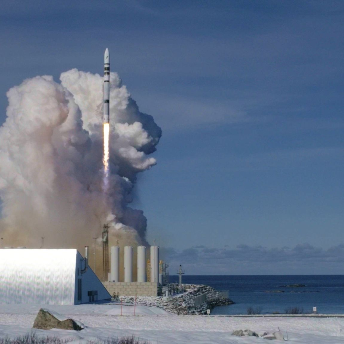 Nach wetterbedingter Verzögerung ist die deutsche Spectrum-Rakete in Norwegen gestartet. Der Flug dauerte etwa eine halbe Minute. - Foto: Uncredited/Isar Aerospace/AP/dpa