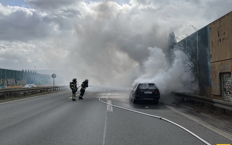 FW-DO: Pkw-Brand auf der B236 in Fahrtrichtung Schwerte vor dem Berghofer Tunnel - Foto: presseportal.de