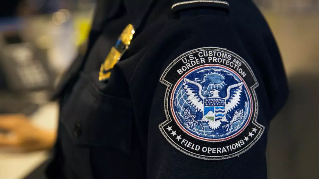 Handys oder Notebooks können ein Hindernis bei der Einreise in die USA sein. (Archivbild) - Bild: Glenn Fawcett/CBP/Department of Homeland Security/dpa-tmn