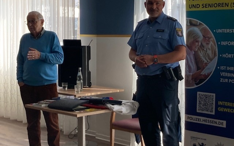 POL-OF: Schutz vor Straftaten im Alter: Sicherheitsberater und Schutzmann vor Ort beraten Senioren - Foto: presseportal.de POL-OF: Schutz vor Straftaten im Alter: Sicherheitsberater und Schutzmann vor Ort beraten Senioren - Foto: presseportal.de