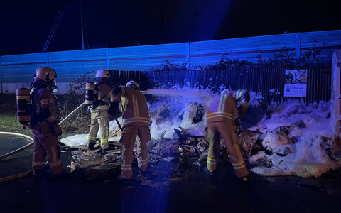 FW Lehrte: Erneut brennen Papiercontainer - Foto: presseportal.de