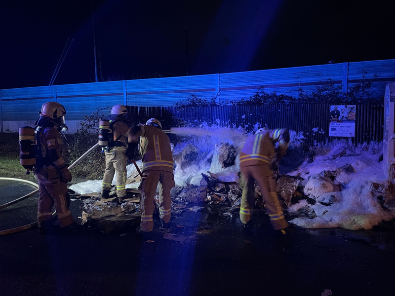 FW Lehrte: Erneut brennen Papiercontainer - Foto: presseportal.de