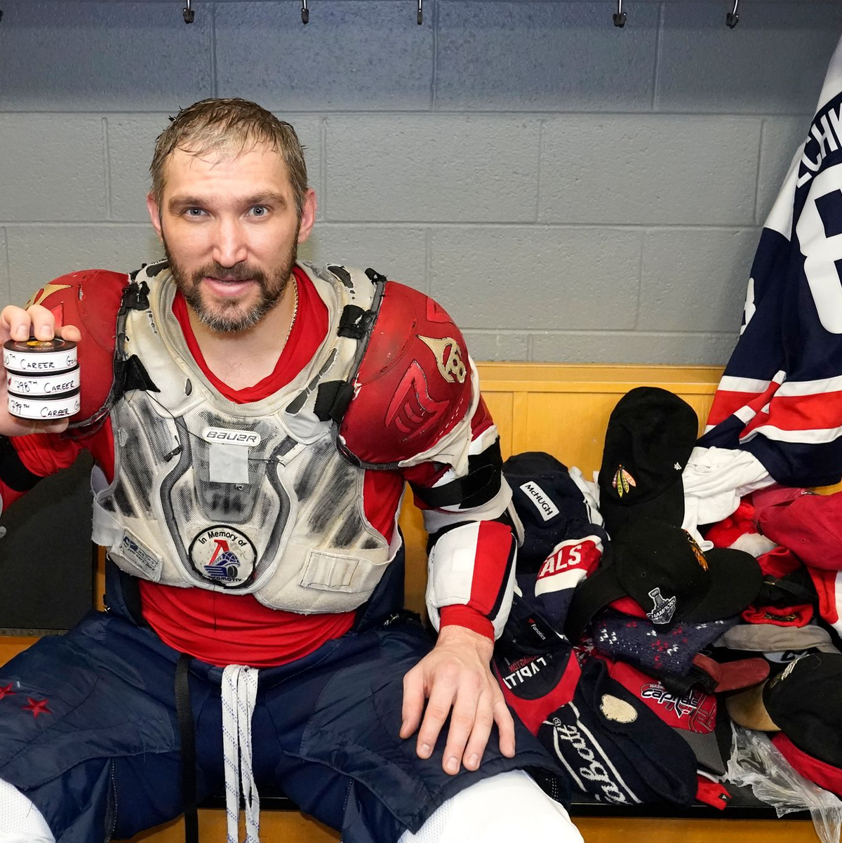 Die Tore 798, 799 und 800 erzielte Owetschkin in einer Partie, kurz darauf überholte er Gordie Howe auf Rang zwei der Torjägerliste. - Foto: Charles Rex Arbogast/AP/dpa