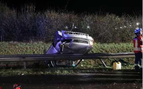 POL-ROW: ++ Alkohol am Steuer: Unfall auf der A1 bei Neu Wulmstorf ++ Zeugenaufruf nach Verkehrsunfallflucht in Bremervörde - Gelber Pritschenwagen gesucht ++ - Foto: presseportal.de POL-ROW: ++ Alkohol am Steuer: Unfall auf der A1 bei Neu Wulmstorf ++ Zeugenaufruf nach Verkehrsunfallflucht in Bremervörde - Gelber Pritschenwagen gesucht ++ - Foto: presseportal.de