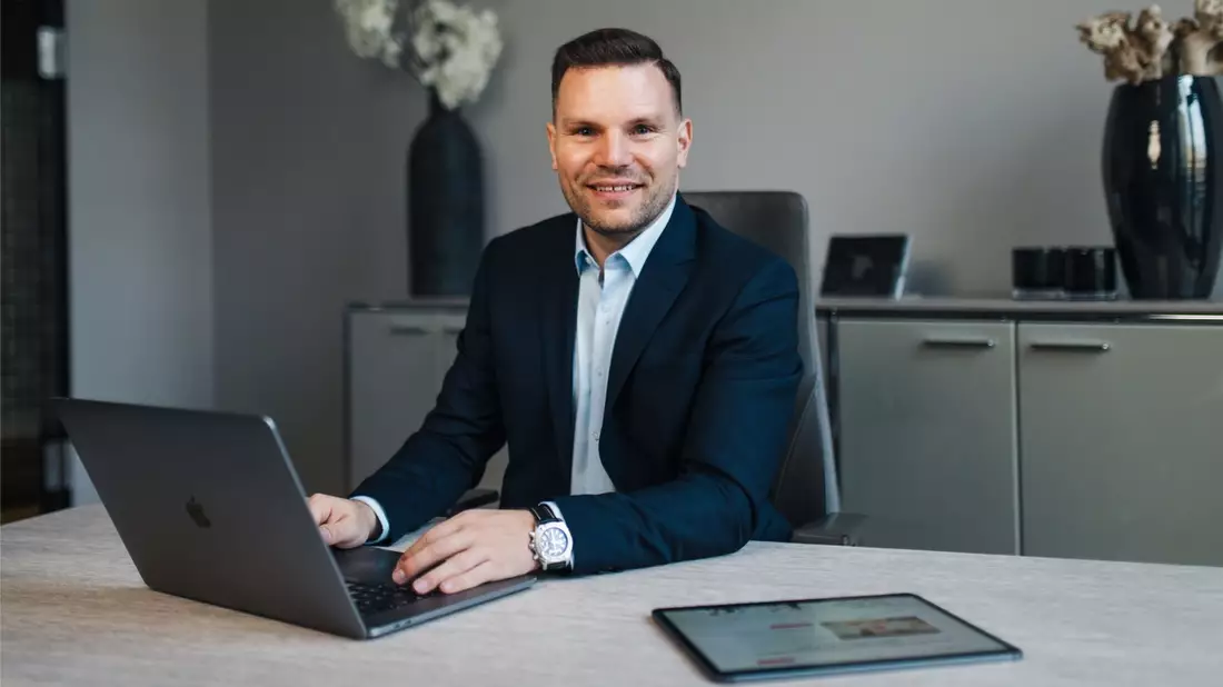 Schluss mit ineffizientem Marketing: So gewinnen Schönheitskliniken mithilfe von Dominik von Falkenhausen und ScaleBeauty gezielt Premium-Patienten - Bild: presseportal.de
