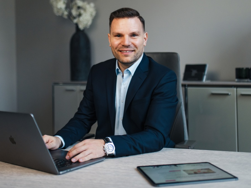 Schluss mit ineffizientem Marketing: So gewinnen Schönheitskliniken mithilfe von Dominik von Falkenhausen und ScaleBeauty gezielt Premium-Patienten - Foto: presseportal.de