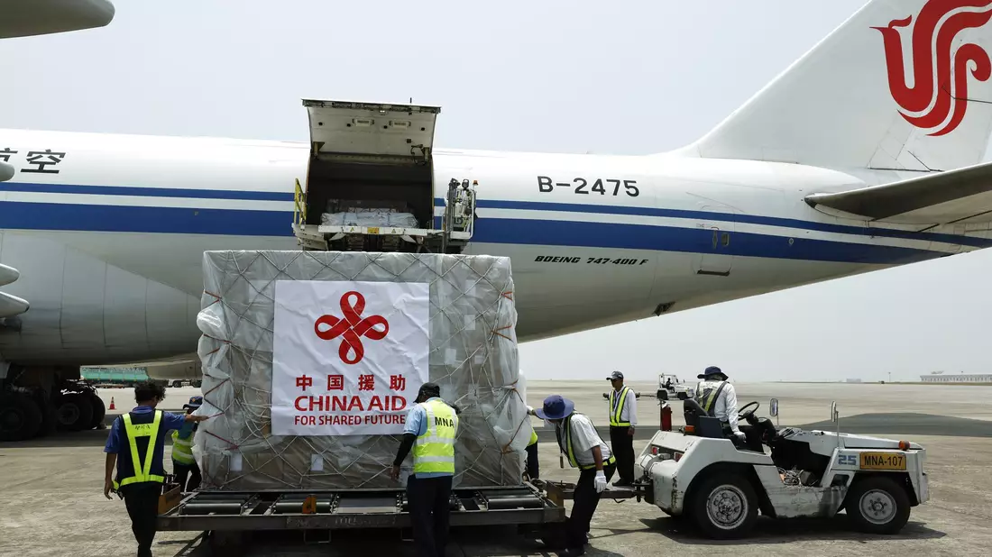 Vor allem China hilft den Erdbebenopfern. - Bild: Haymhan Aung/XinHua/dpa