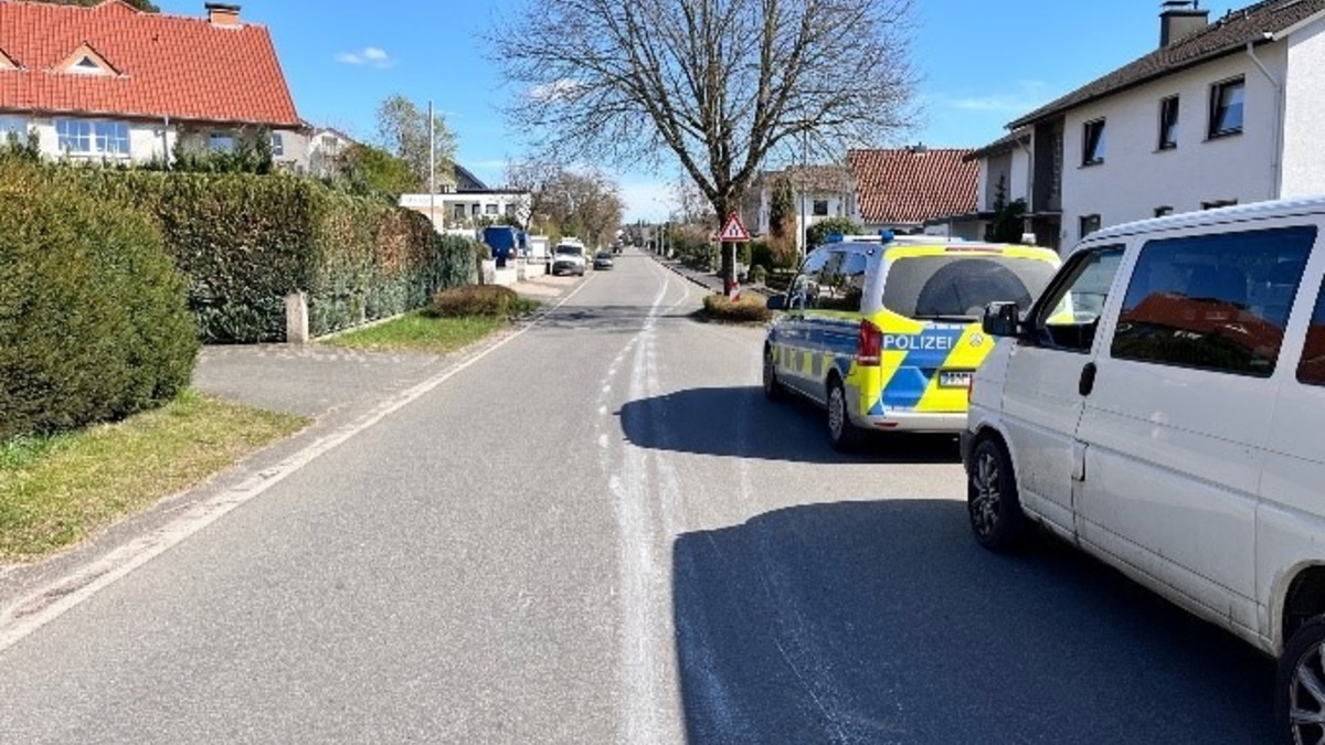 POL-LIP: Augustdorf. Gefahrenstelle durch weiße Wandfarbe. - Foto: presseportal.de