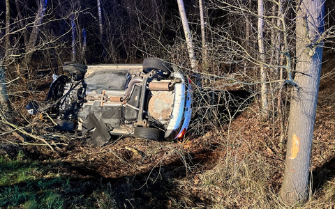 POL-MI: Auto überschlägt sich - Foto: presseportal.de