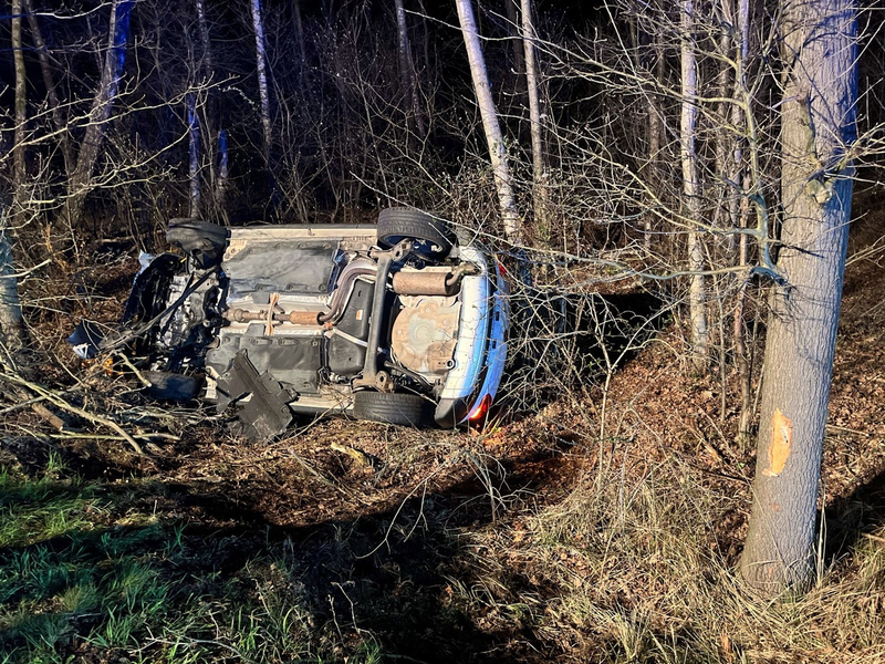 POL-MI: Auto überschlägt sich - Foto: presseportal.de