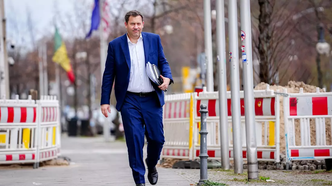 Zur 19-köpfigen Hauptverhandlungsgruppe gehören führende Vertreter von CDU, CSU und SPD um die Parteivorsitzenden. - Bild: Kay Nietfeld/dpa