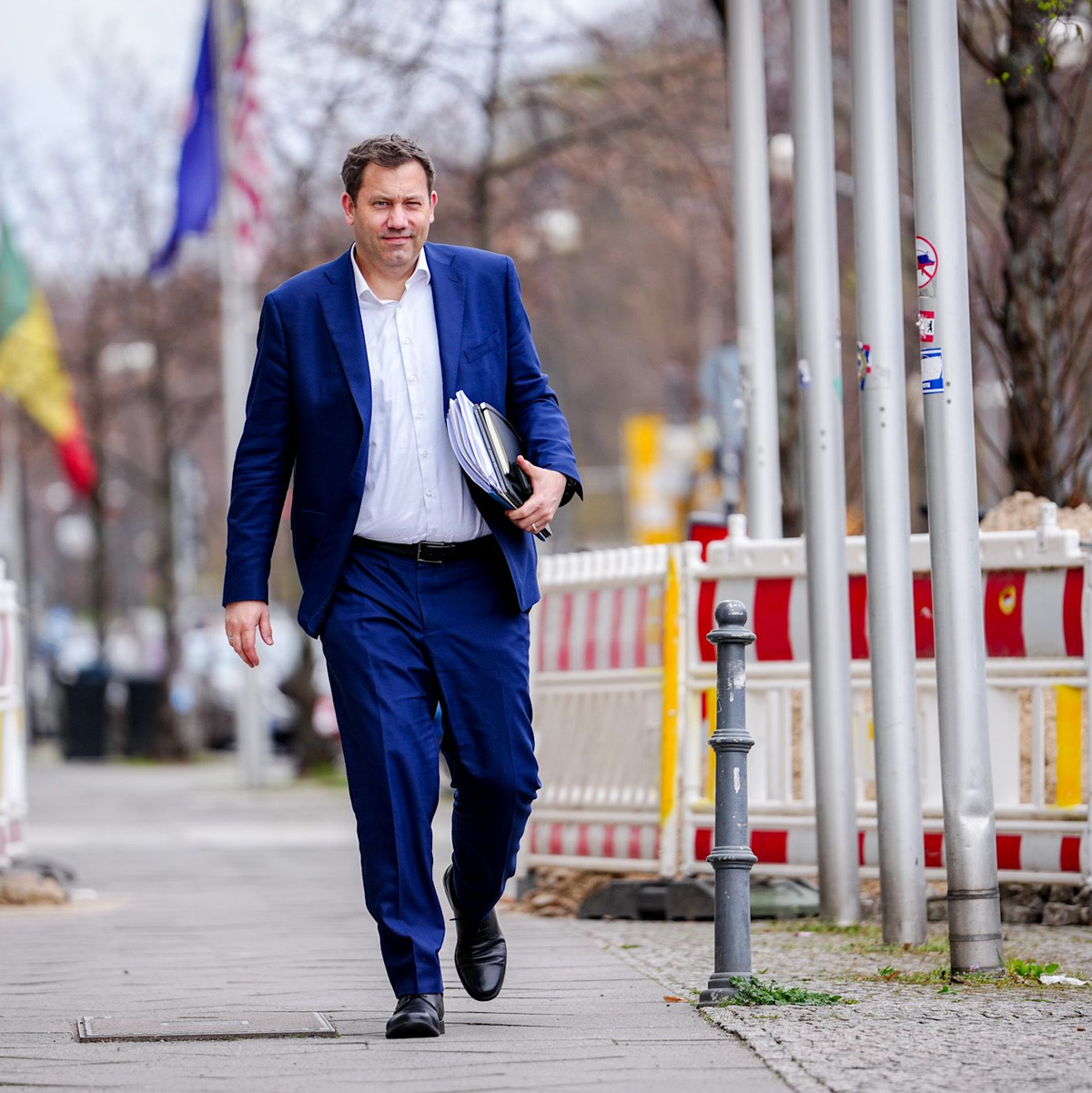 Zur 19-köpfigen Hauptverhandlungsgruppe gehören führende Vertreter von CDU, CSU und SPD um die Parteivorsitzenden. - Foto: Kay Nietfeld/dpa