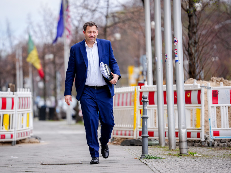 Zur 19-köpfigen Hauptverhandlungsgruppe gehören führende Vertreter von CDU, CSU und SPD um die Parteivorsitzenden. - Foto: Kay Nietfeld/dpa