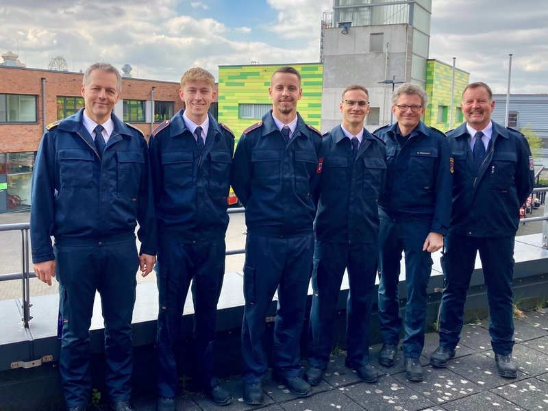 FW Ratingen: Ernennung von zwei Brandmeisteranwärtern und einem Brandoberinspektoranwärter - Foto: presseportal.de