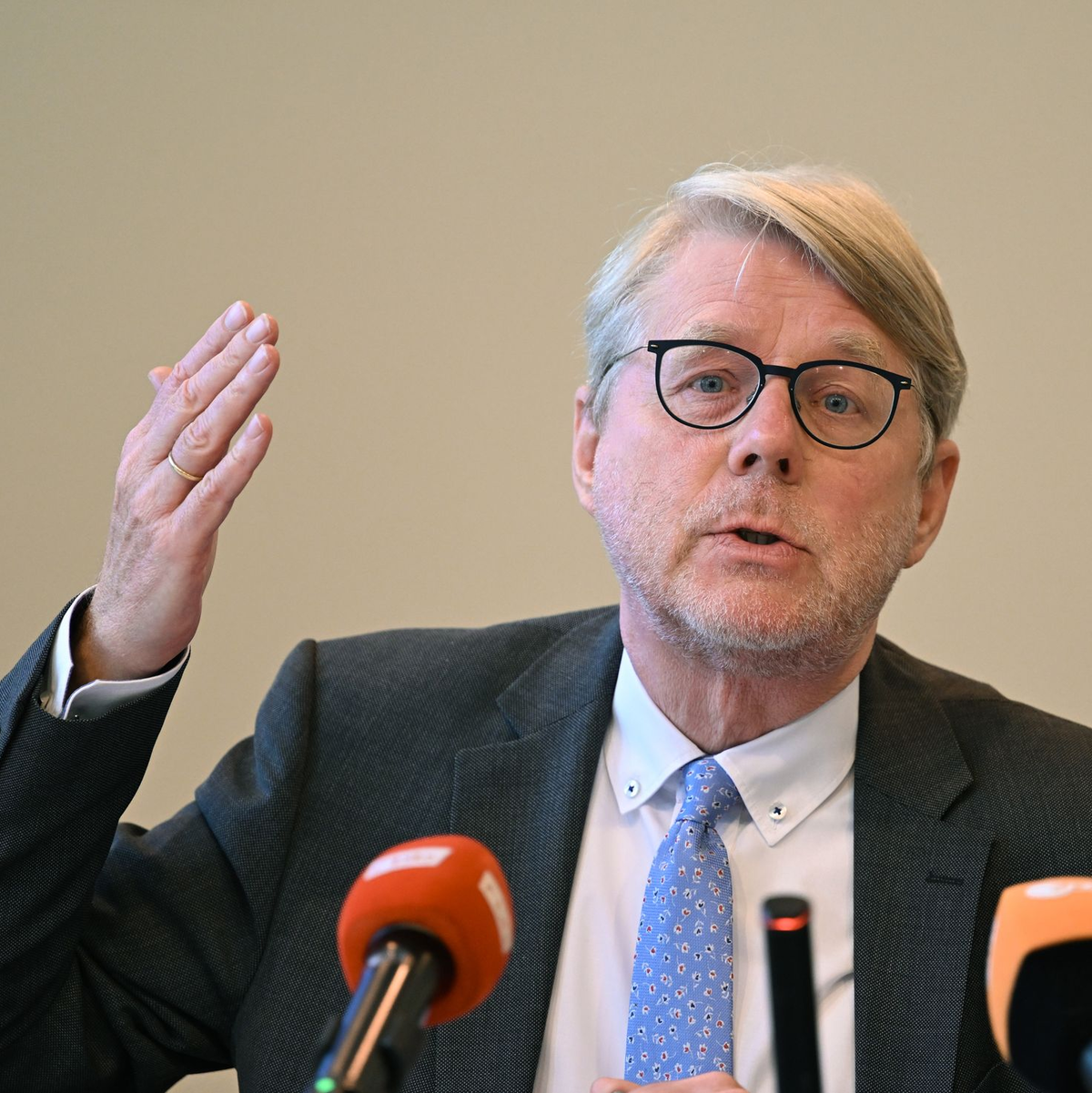 Bamf-Chef sorgt mit Forderung nach Asylwende für Wirbel. (Archivbild) - Foto: Soeren Stache/dpa