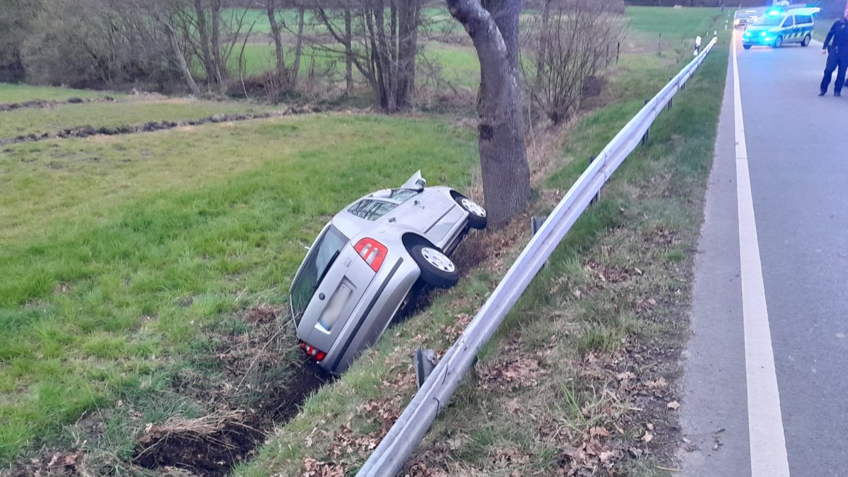 FW-WRN: Feuerwehr zu Unfall auf der Varnhöveler Straße alarmiert - Foto: presseportal.de