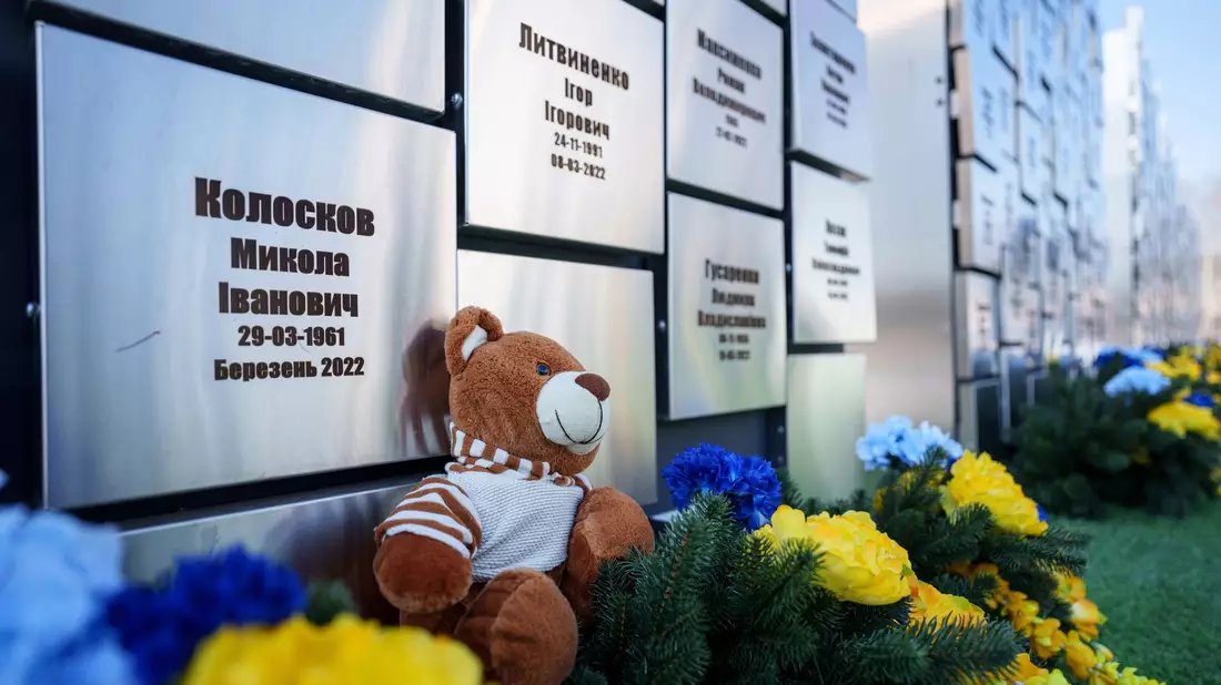 In Butscha fielen den russischen verbrechen auch Dutzende Kinder zum Opfer. (Archivbild) - Bild: Evgeniy Maloletka/AP/dpa