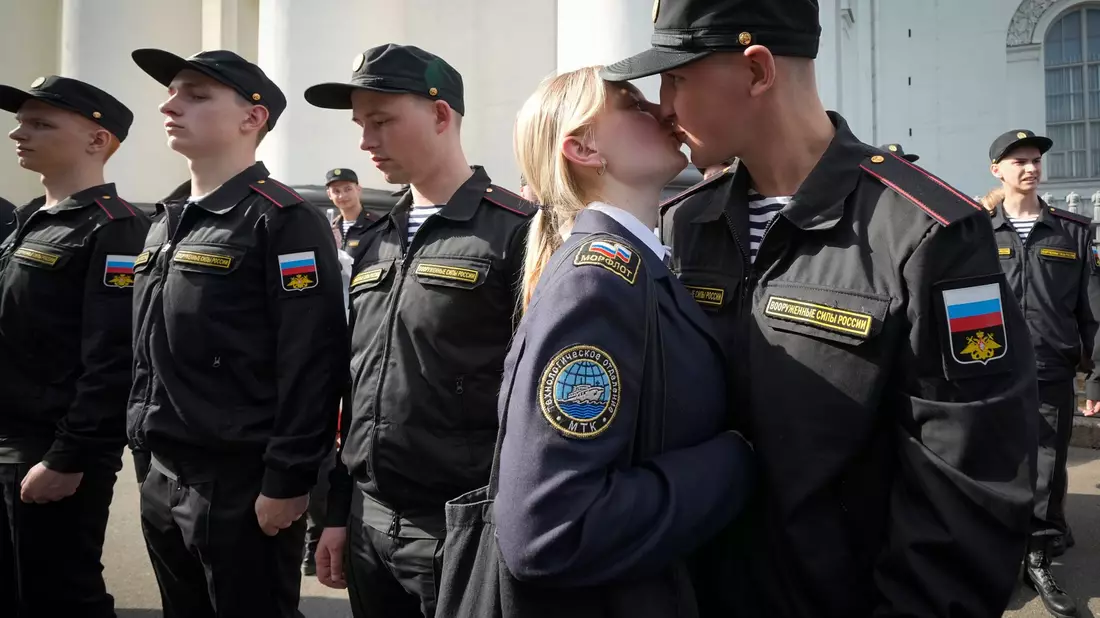 Der Kreml zieht 160.000 Männer zum Wehrdienst ein. (Archivbild) - Bild: Dmitri Lovetsky/AP/dpa