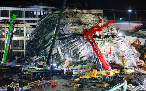 Der Rohbau des Hochhauses stürzte wie ein Kartenhaus in sich zusammen. - Foto: Wason Wanichakorn/AP/dpa Der Rohbau des Hochhauses stürzte wie ein Kartenhaus in sich zusammen. - Foto: Wason Wanichakorn/AP/dpa