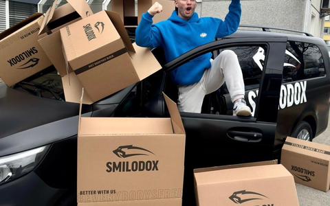 Smilodox optimiert Lagerlogistik: Modelabel von YouTube-Star Flying Uwe bietet 40-60 % Rabatt auf aktuelle Kollektionen - Foto: presseportal.de